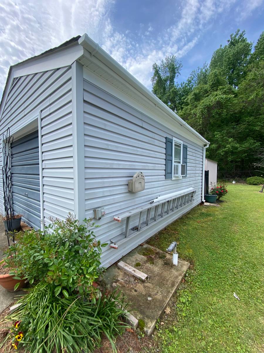 Clean vinyl house washing in Yorktown VA